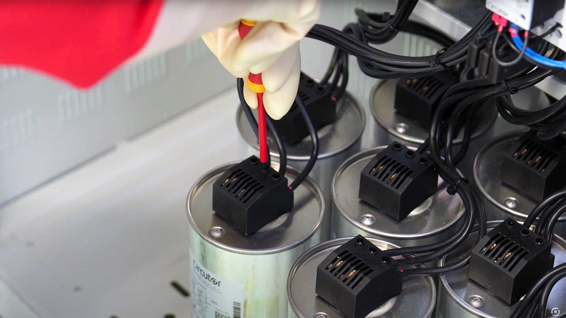 condensadores interior batería